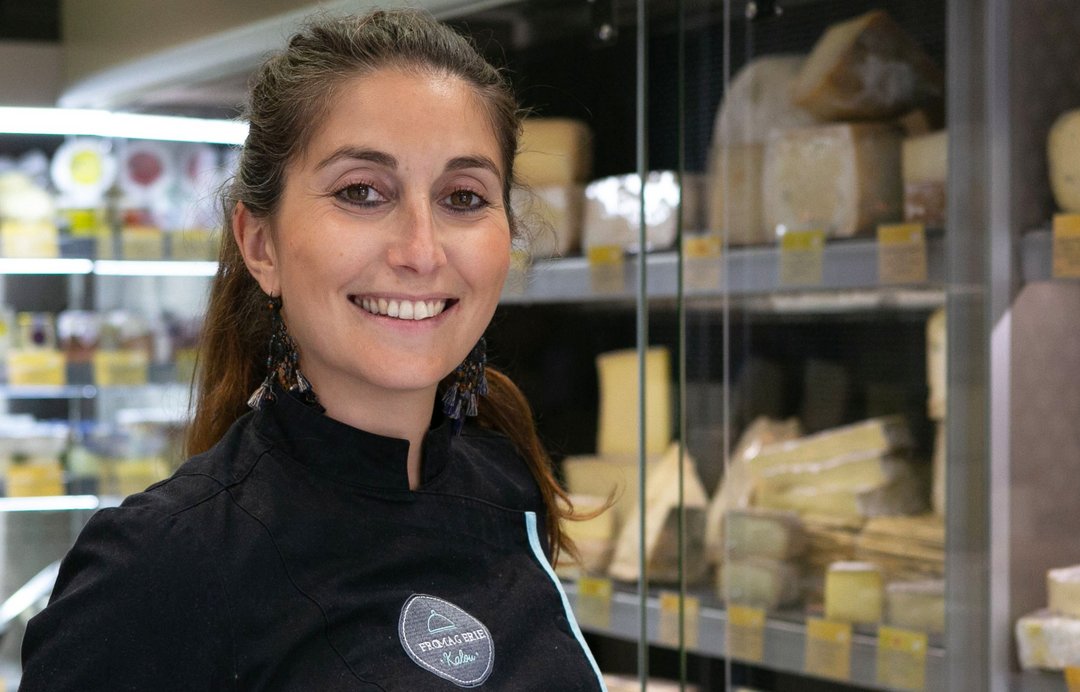 Portrait de Carine Kaloudjian, fondatrice de la Fromagerie Kalou, fromagère artisanale à Marseille