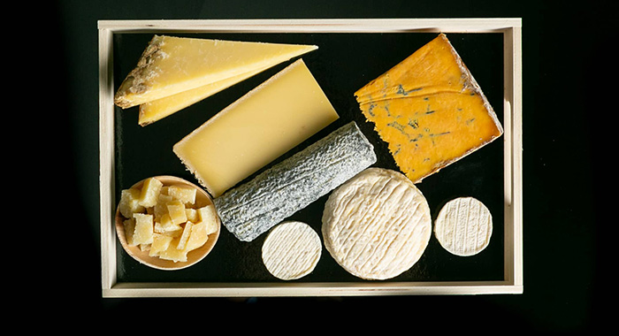 Repas de fromages sur plateau, à composer pour 4 à 8 personnes à Marseille